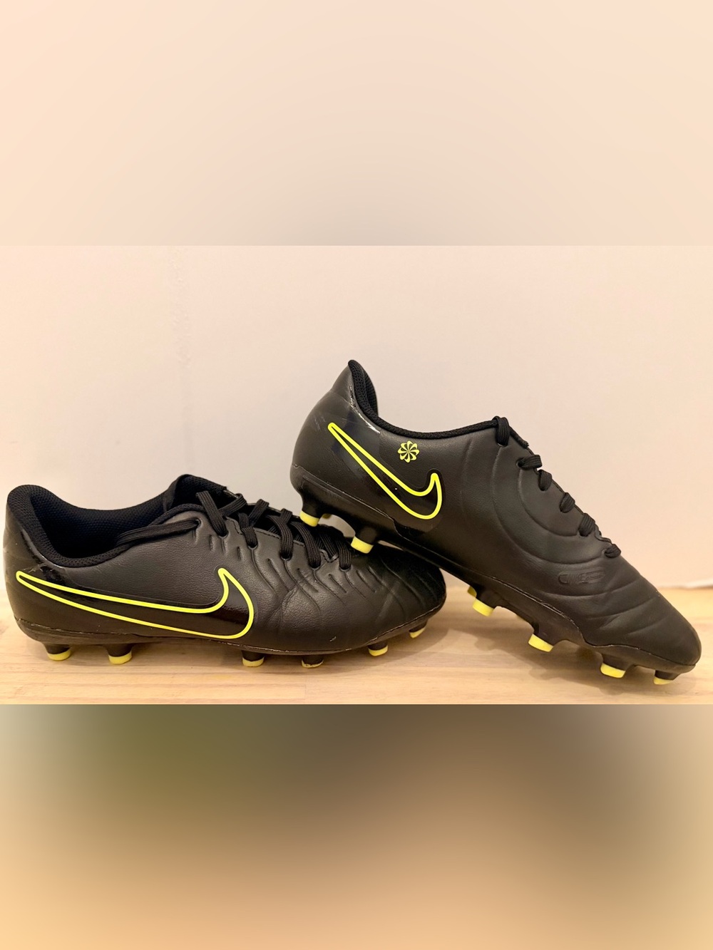 Nike Kids’ Tiempo Legend 10 Club FG Soccer Cleats - Picture 4 of 6